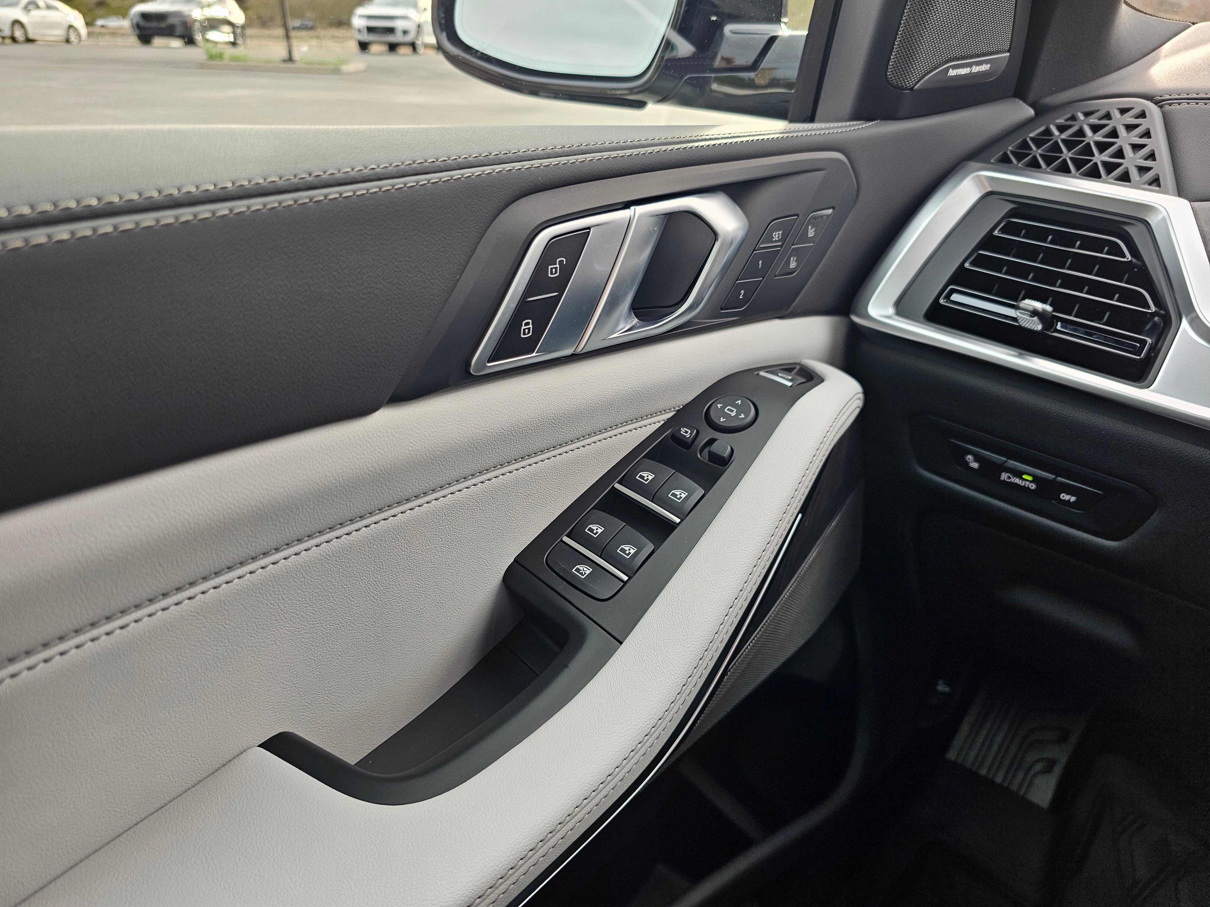 New 2026 BMW X5 xDrive40i w/ M Sport Package image 29