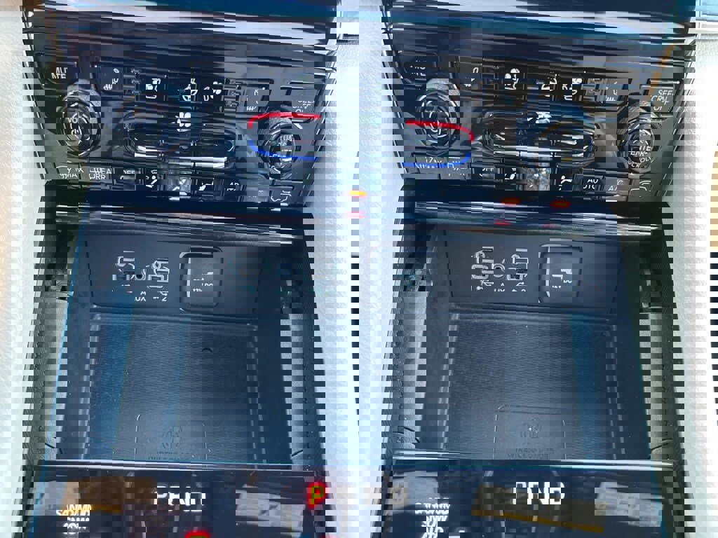 Used 2024 Jeep Grand Cherokee Limited w/ Luxury Tech Group II image 30