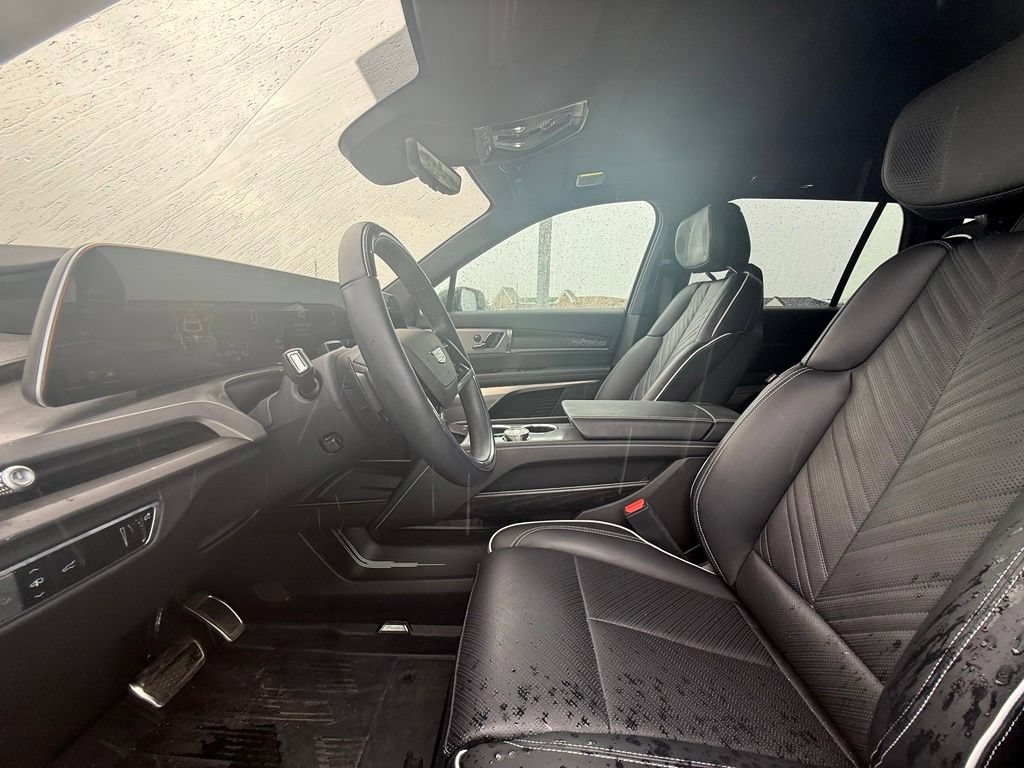 Certified 2026 Cadillac Vistiq Platinum w/ LPO, Floor Liner Package AWD/4WD image 29