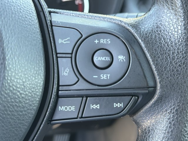 Used 2025 Toyota RAV4 XLE AWD/4WD image 25