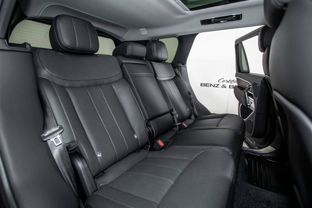 Used 2025 Land Rover Range Rover SE AWD/4WD image 15