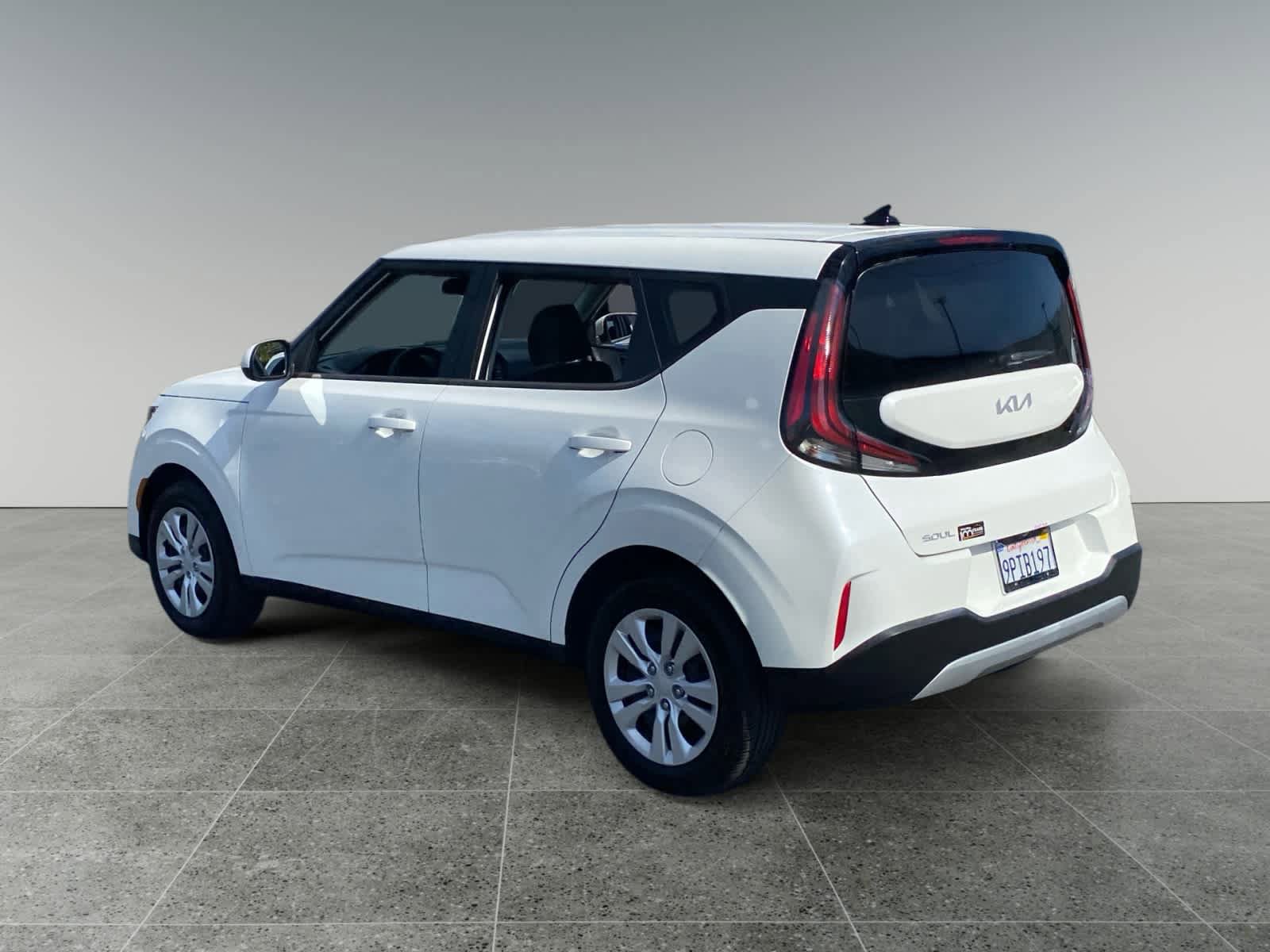 Used 2025 Kia Soul LX image 3