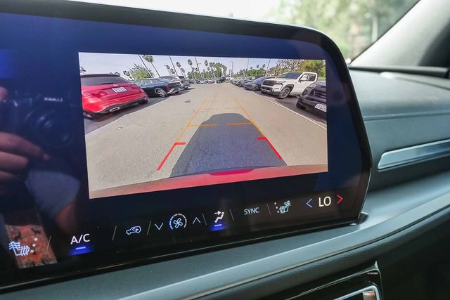 Used 2025 Chevrolet Traverse LT image 26