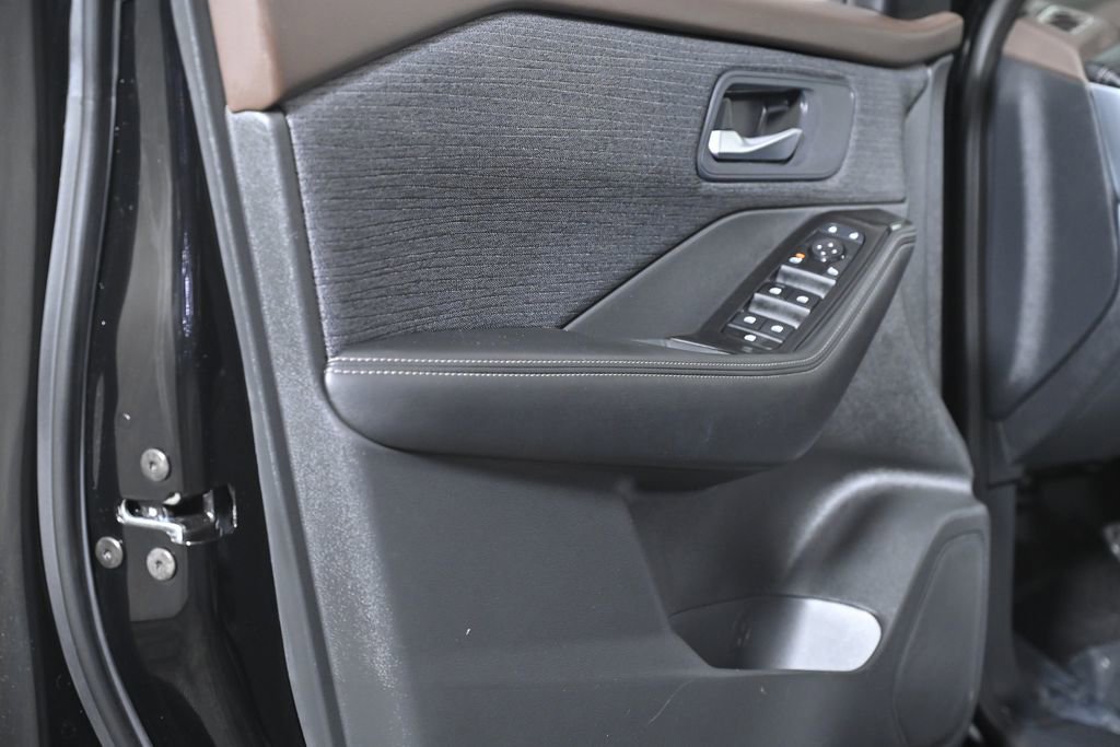 Certified 2023 Nissan Rogue SV image 30