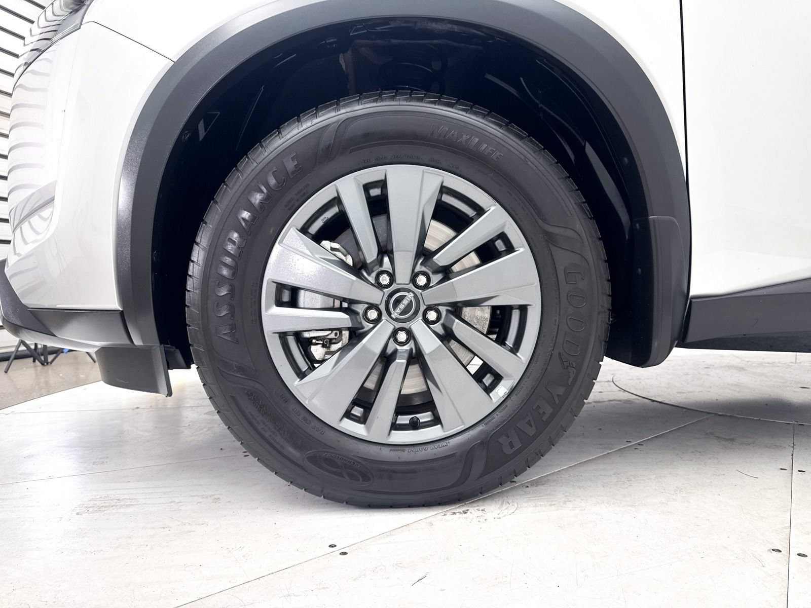Used 2024 Nissan Pathfinder S FWD image 15
