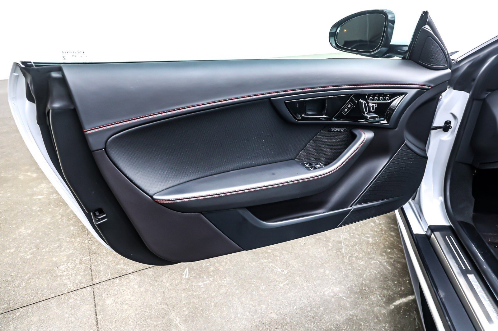 Used 2023 Jaguar F-TYPE R-Dynamic image 22