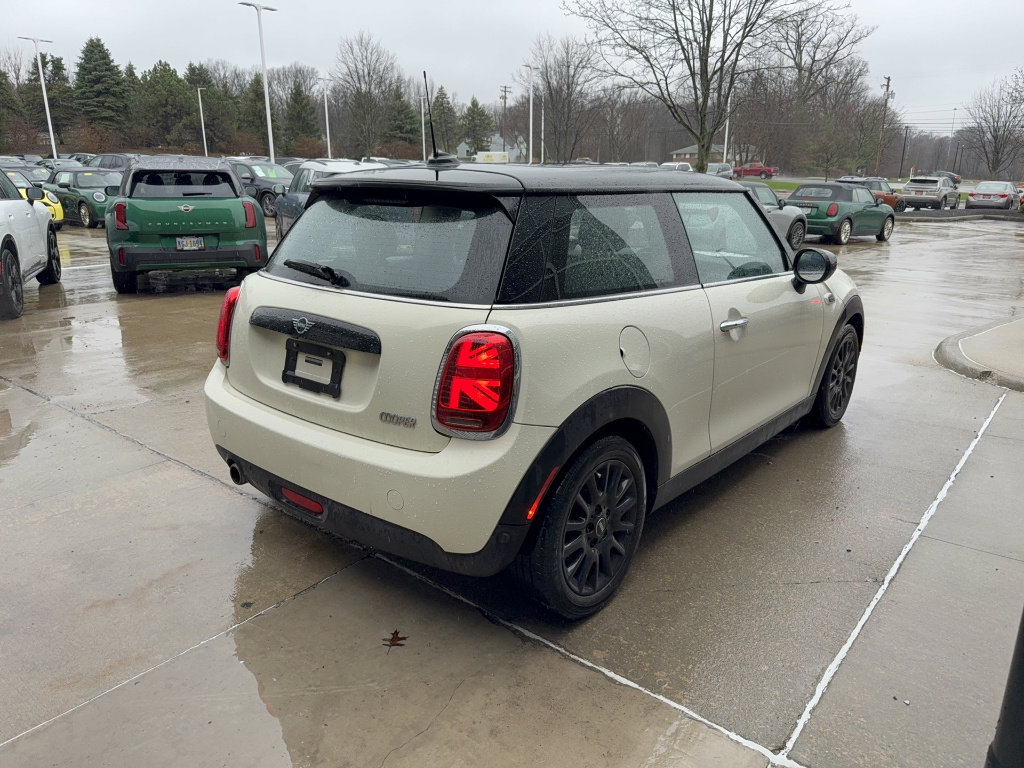Used 2021 MINI Cooper 2-Door Hardtop w/ Premium Package image 4