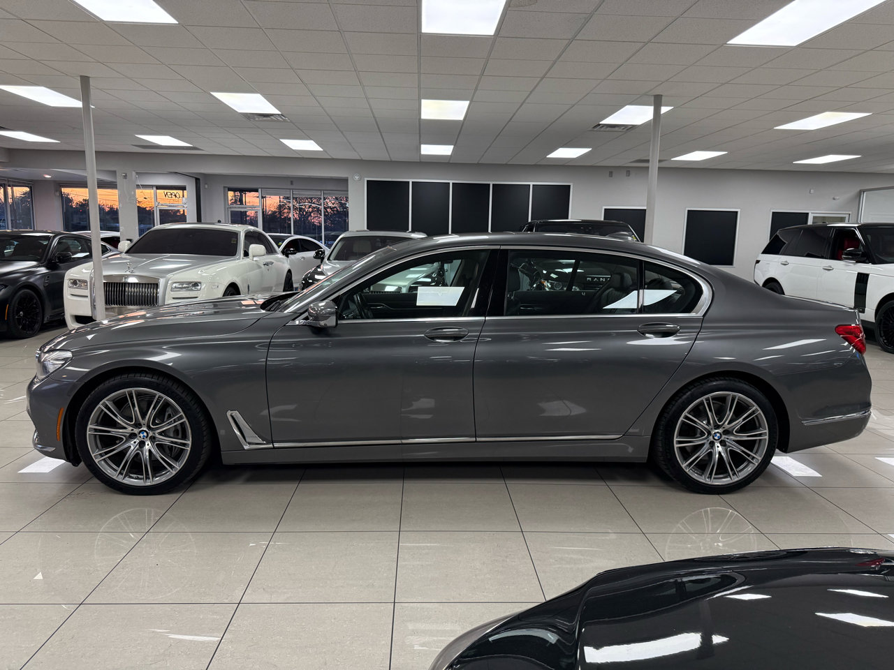 Used 2016 BMW 740i image 6