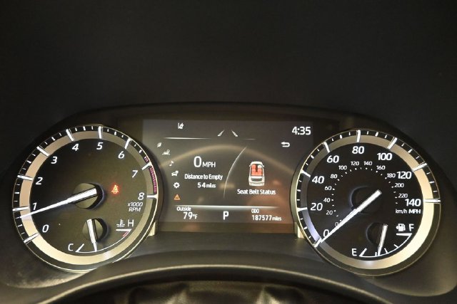 Used 2022 Toyota Highlander XLE FWD image 17