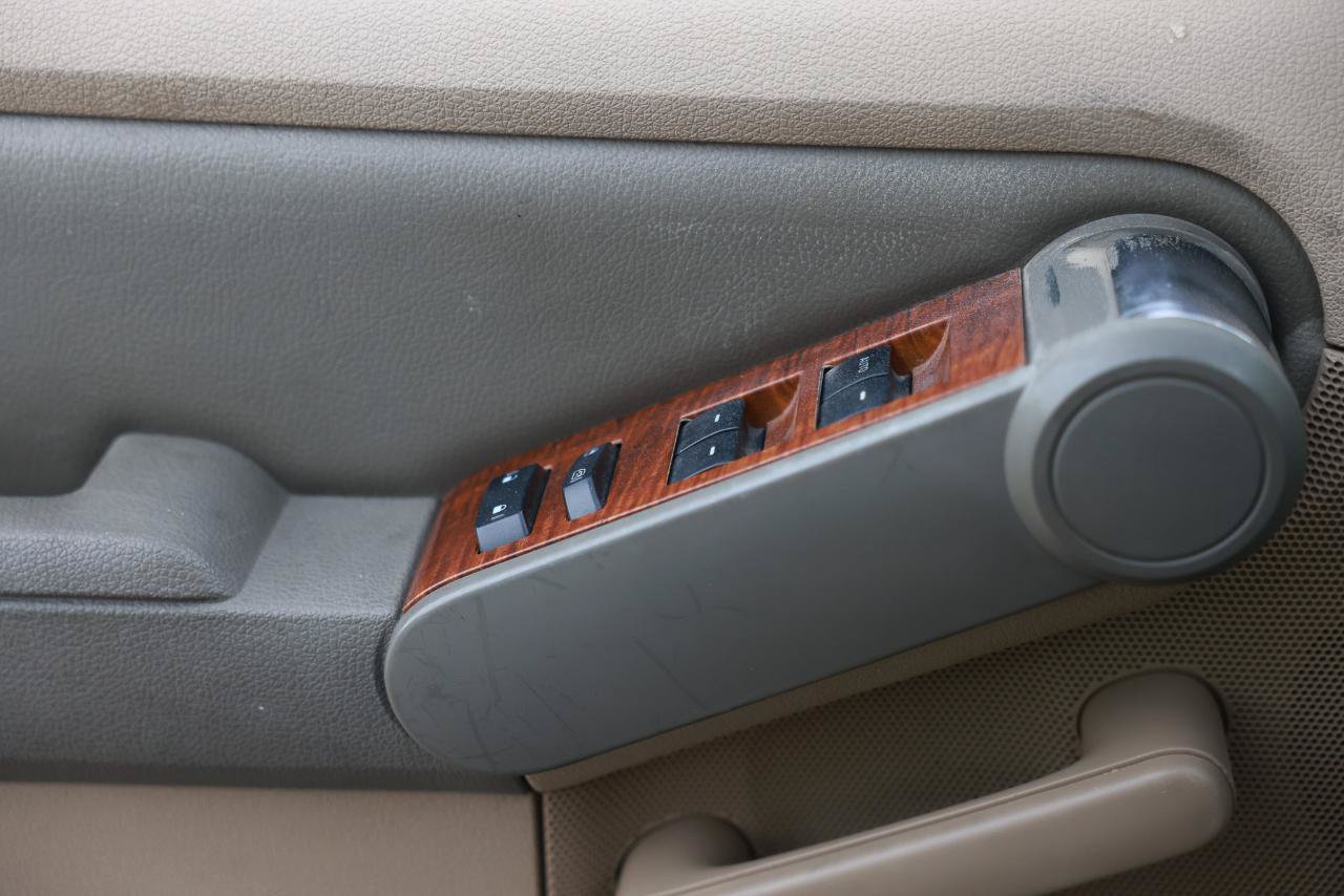 Used 2007 Ford Explorer Eddie Bauer RWD image 40