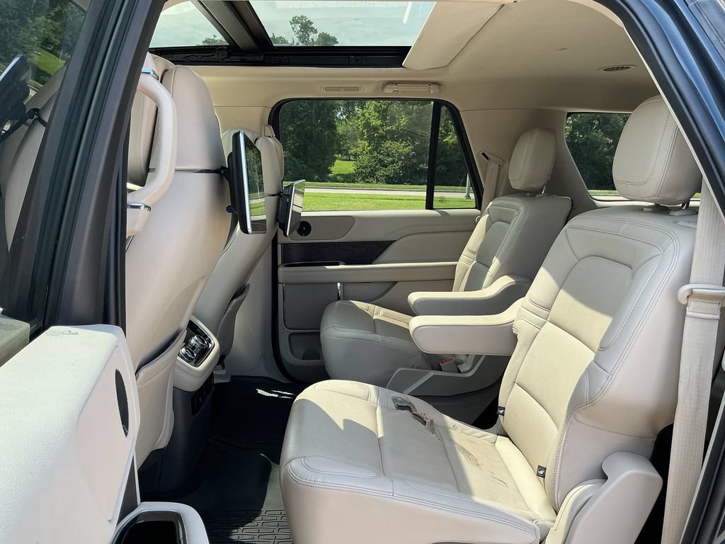 Used 2021 Lincoln Navigator L Reserve AWD/4WD image 19