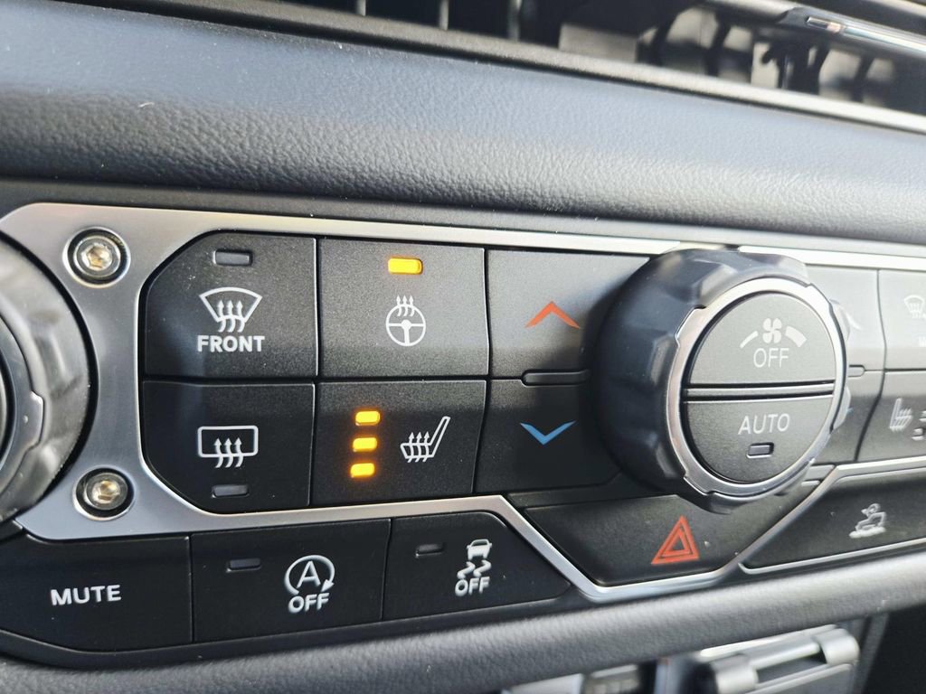 Certified 2025 Jeep Gladiator Sport image 31