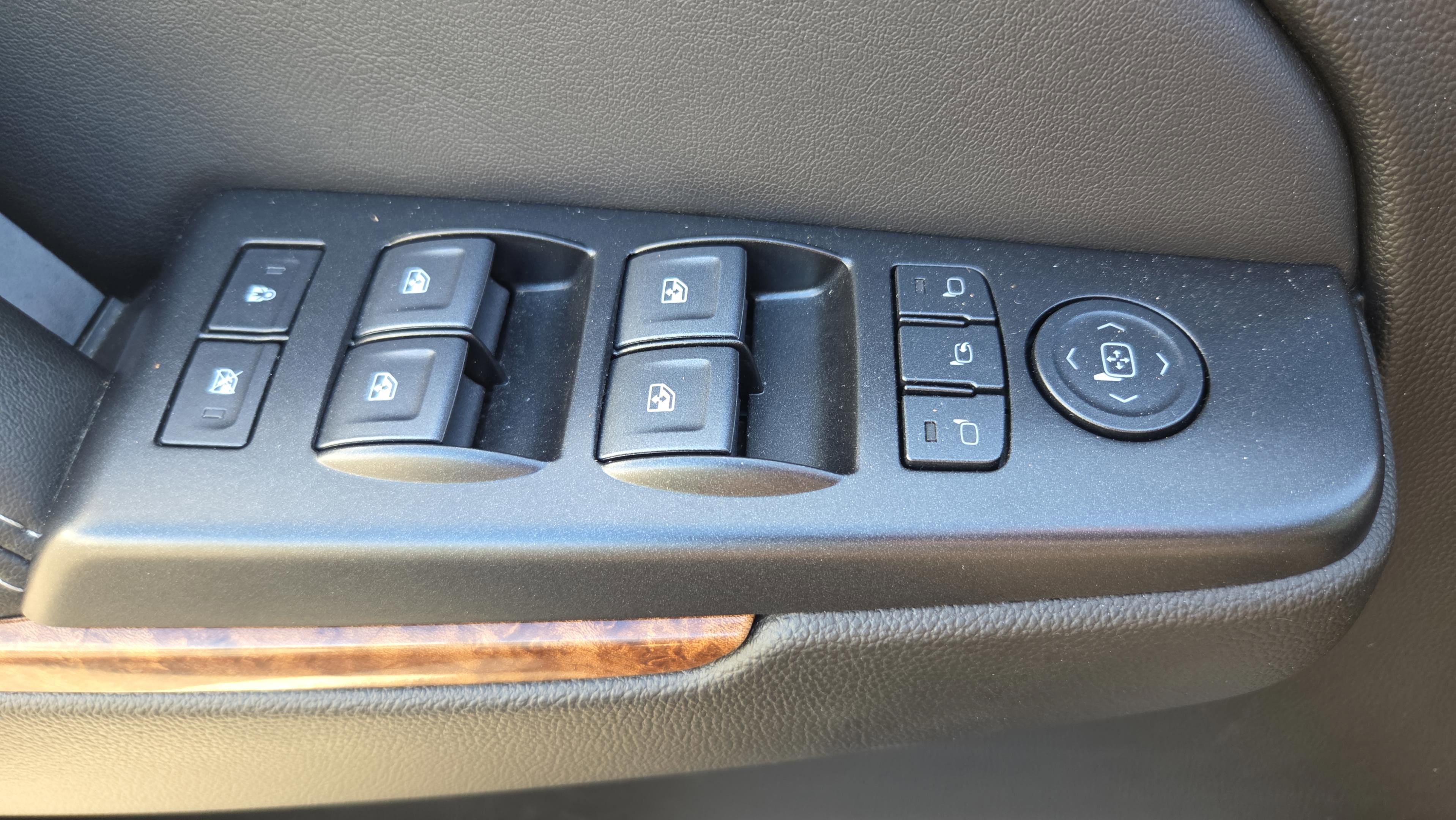 Used 2020 Chevrolet Tahoe Premier w/ RST Edition image 32