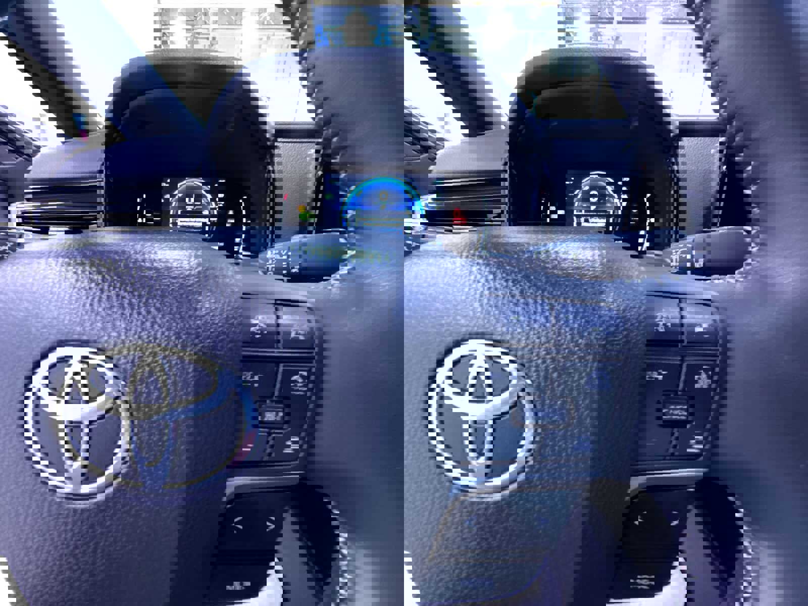 Used 2025 Toyota Camry SE w/ Convenience Package image 21