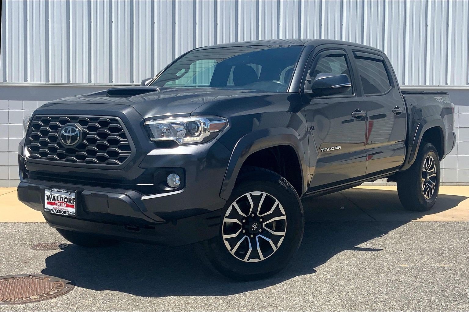 Used 2020 Toyota Tacoma TRD Sport AWD/4WD image 2
