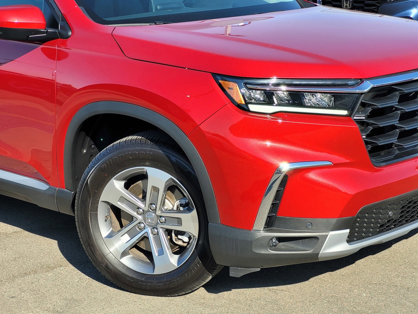 Used 2024 Honda Pilot EX-L image 3