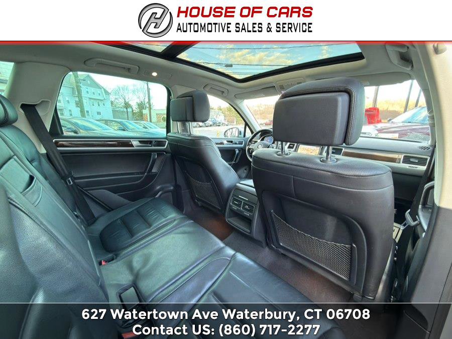 Used 2016 Volkswagen Touareg Sport AWD/4WD image 42