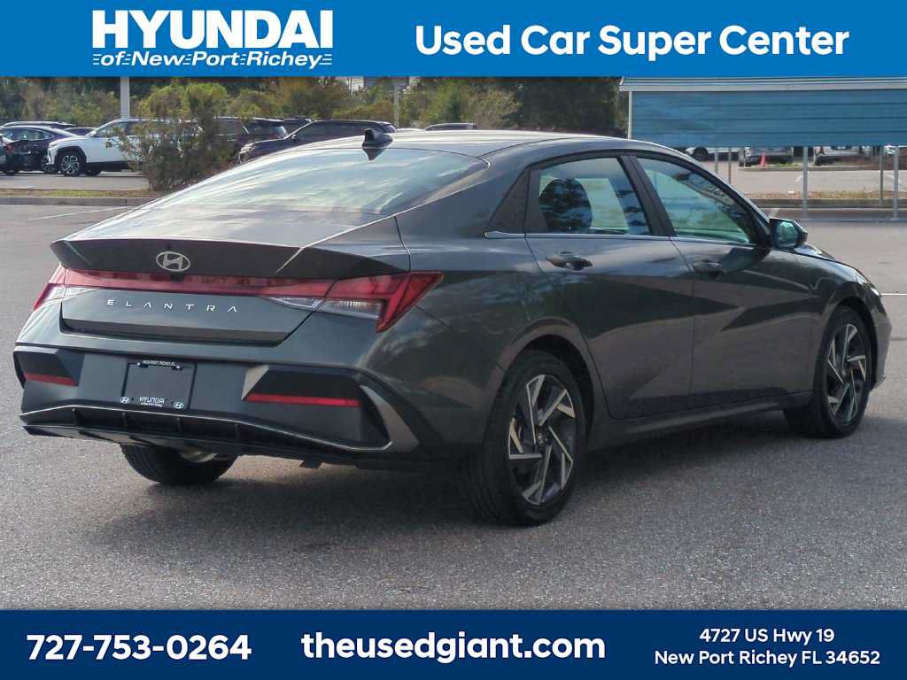 Certified 2025 Hyundai Elantra SEL FWD image 5