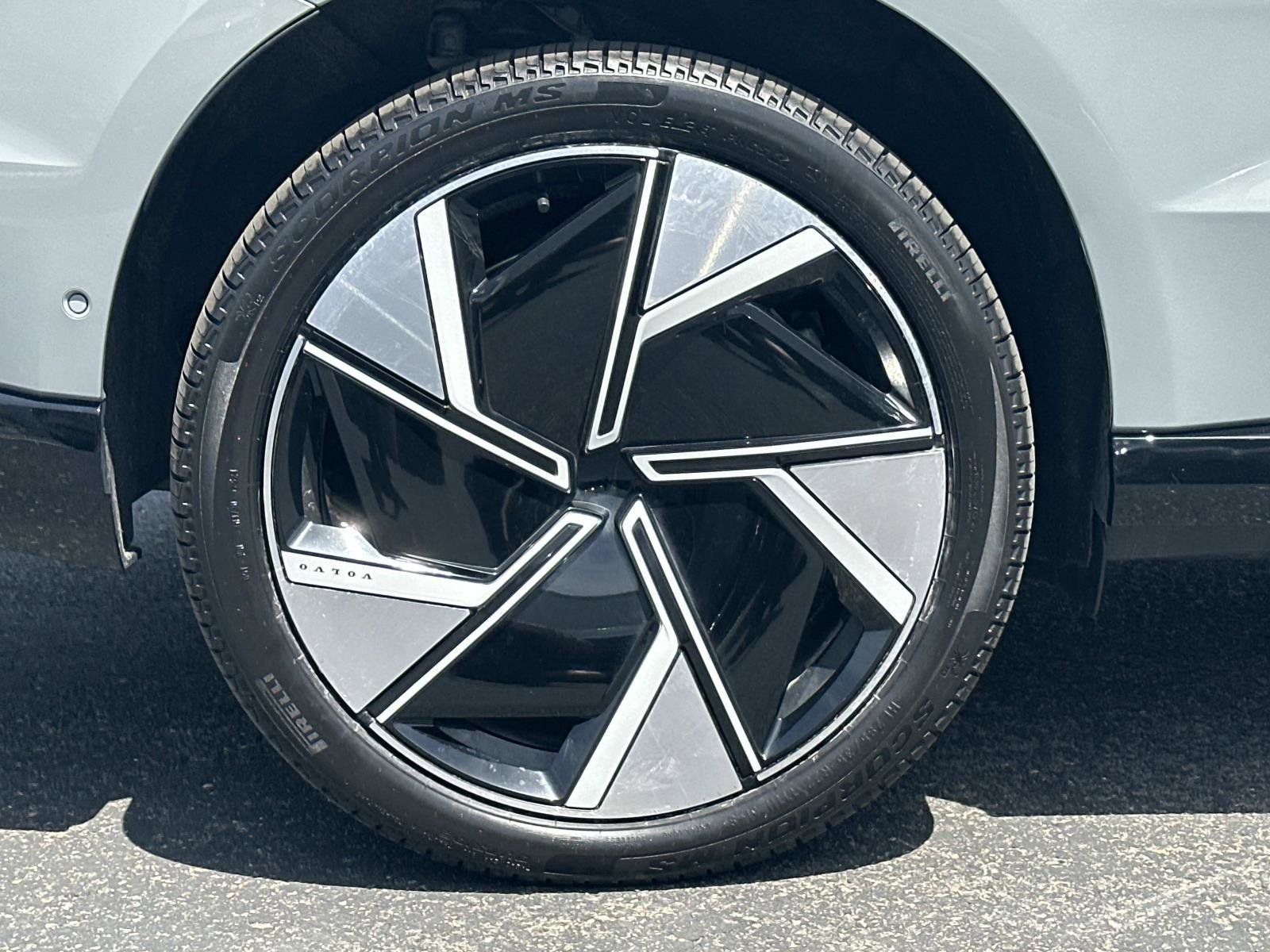 Certified 2025 Volvo EX90 Ultra AWD/4WD image 28
