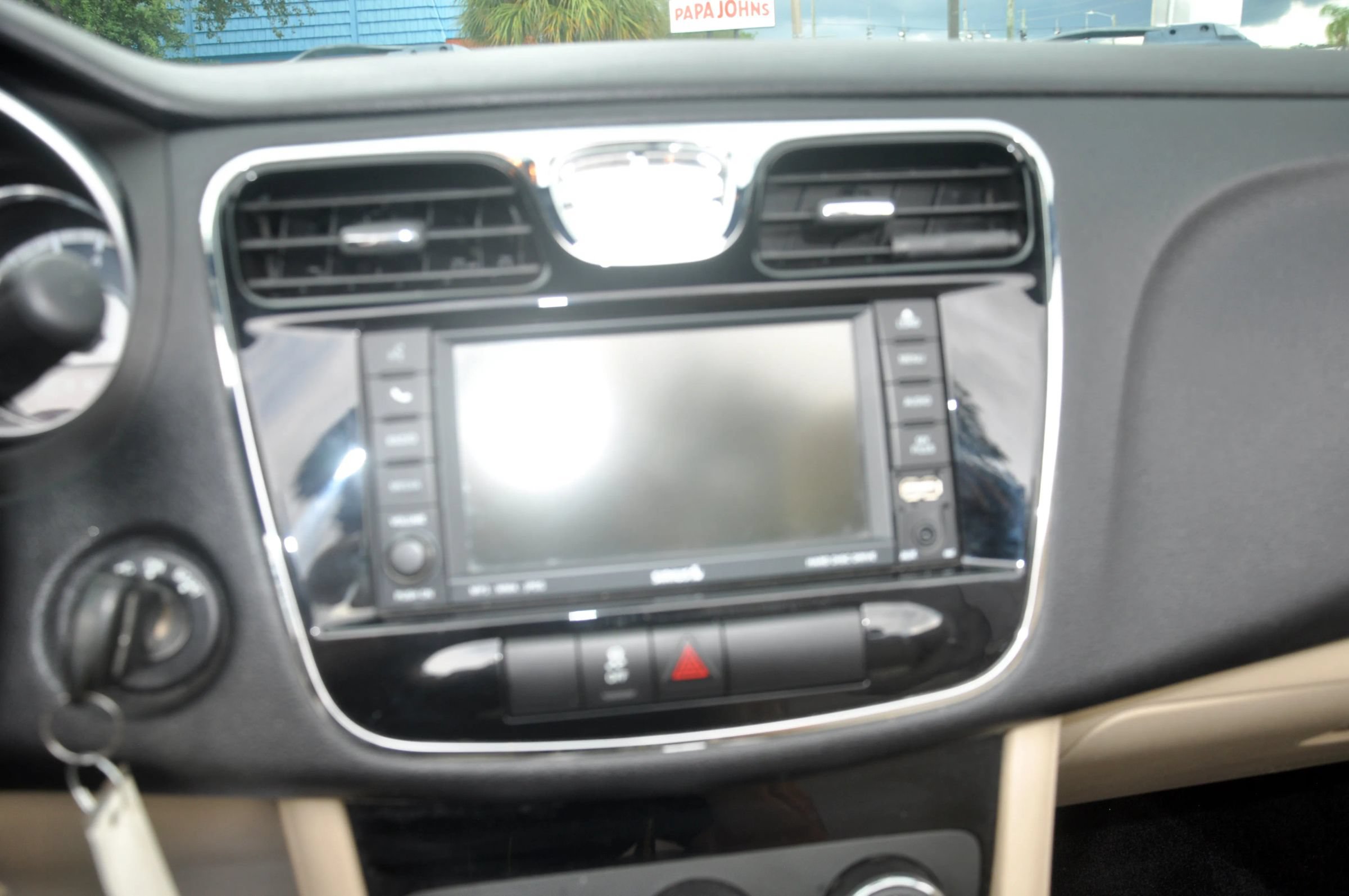 Used 2011 Chrysler 200 Touring FWD image 19