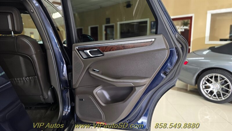 Used 2017 Porsche Macan S AWD/4WD image 18