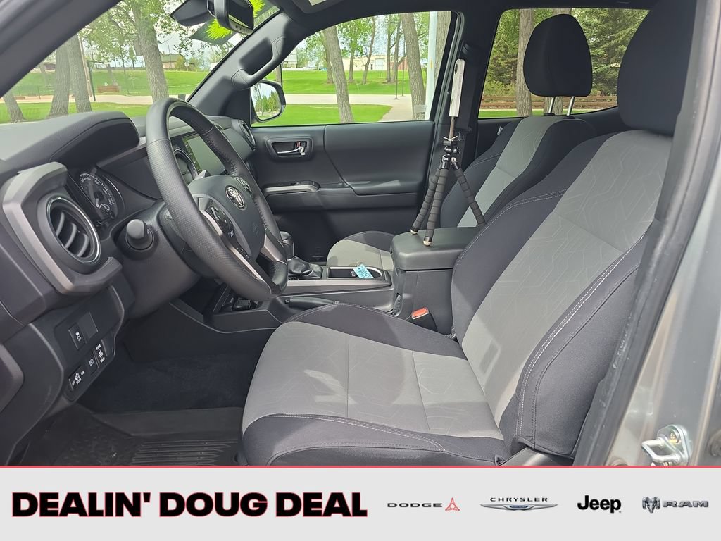 Used 2023 Toyota Tacoma TRD Off-Road w/ Technology Package AWD/4WD image 10