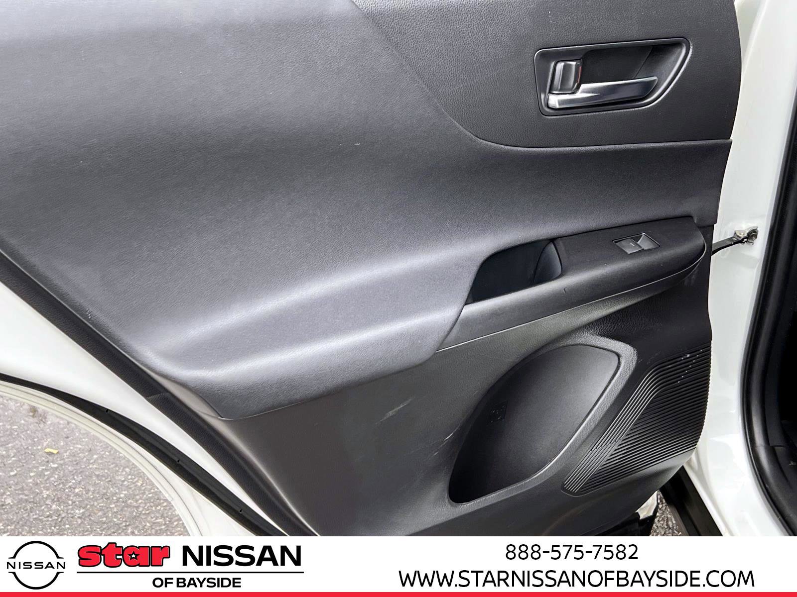 Used 2021 Toyota Venza LE image 10