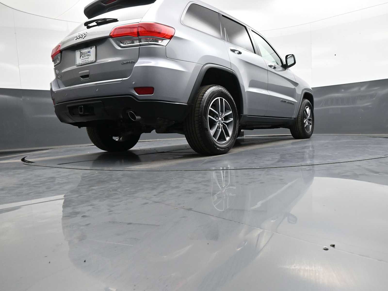 Used 2018 Jeep Grand Cherokee Limited AWD/4WD image 30