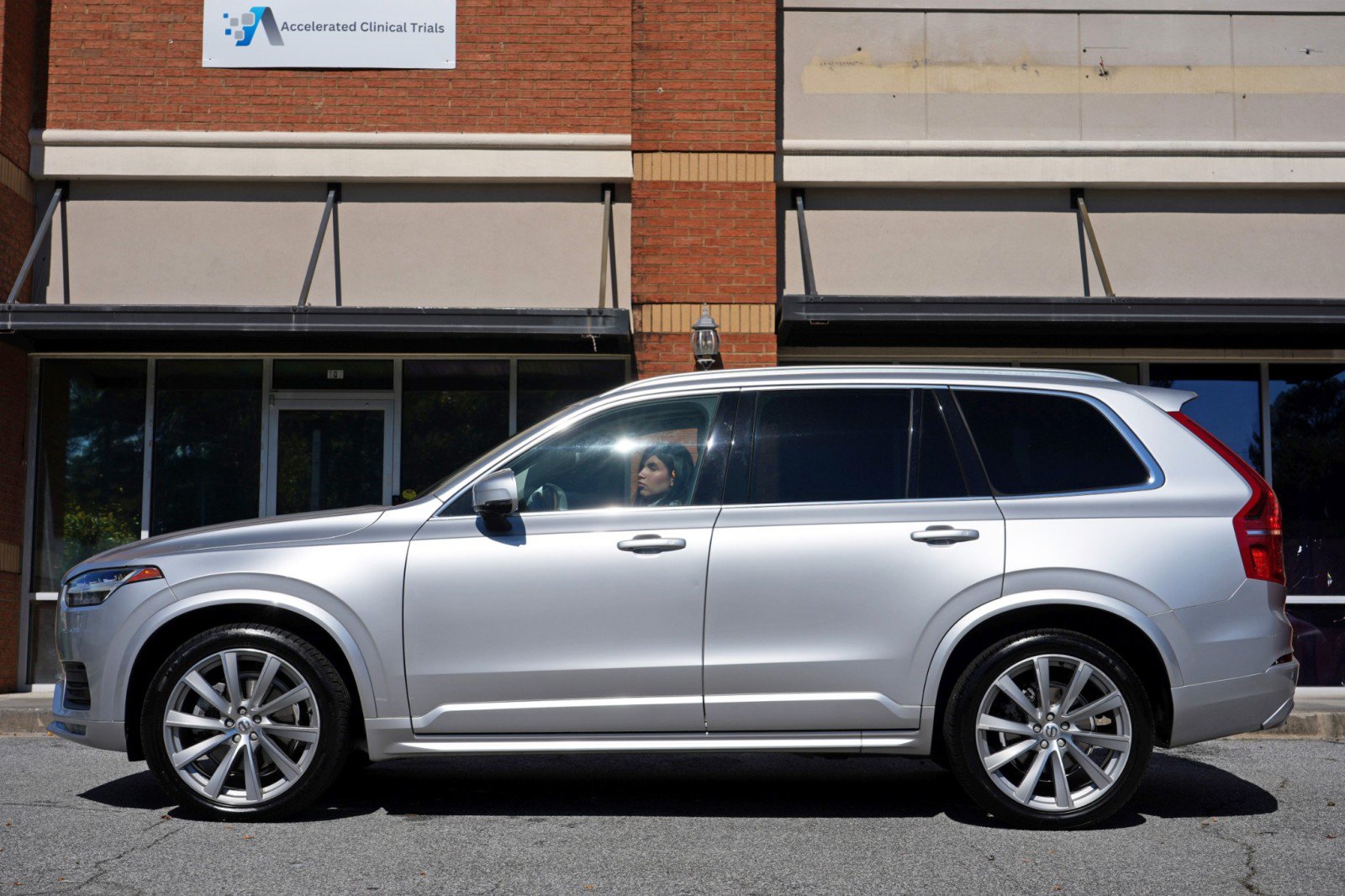 Used 2020 Volvo XC90 T6 Momentum AWD/4WD image 8
