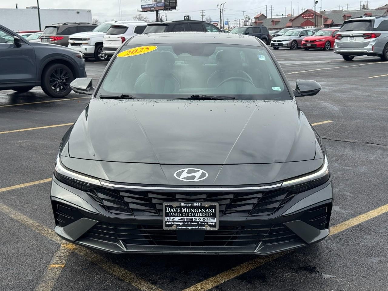 Used 2025 Hyundai Elantra Limited image 9