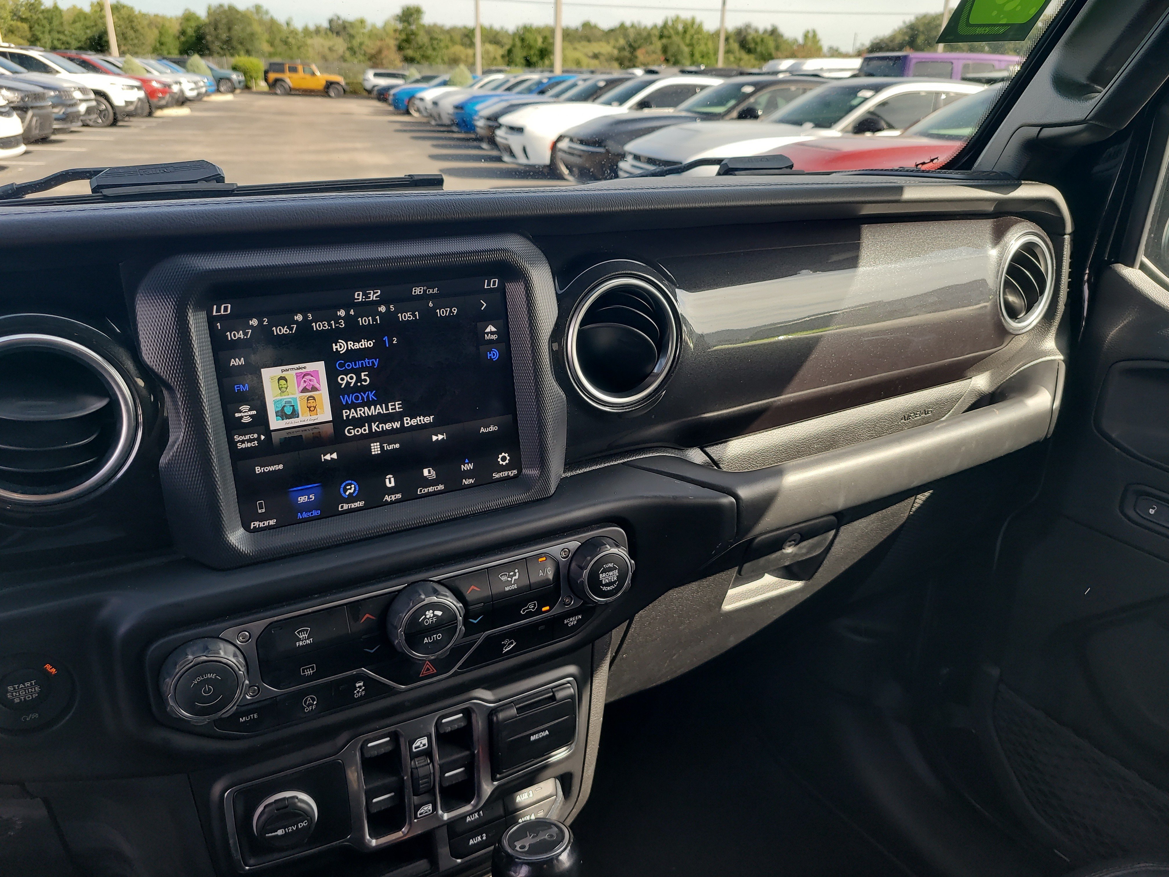 Used 2020 Jeep Wrangler Unlimited Sahara AWD/4WD image 19