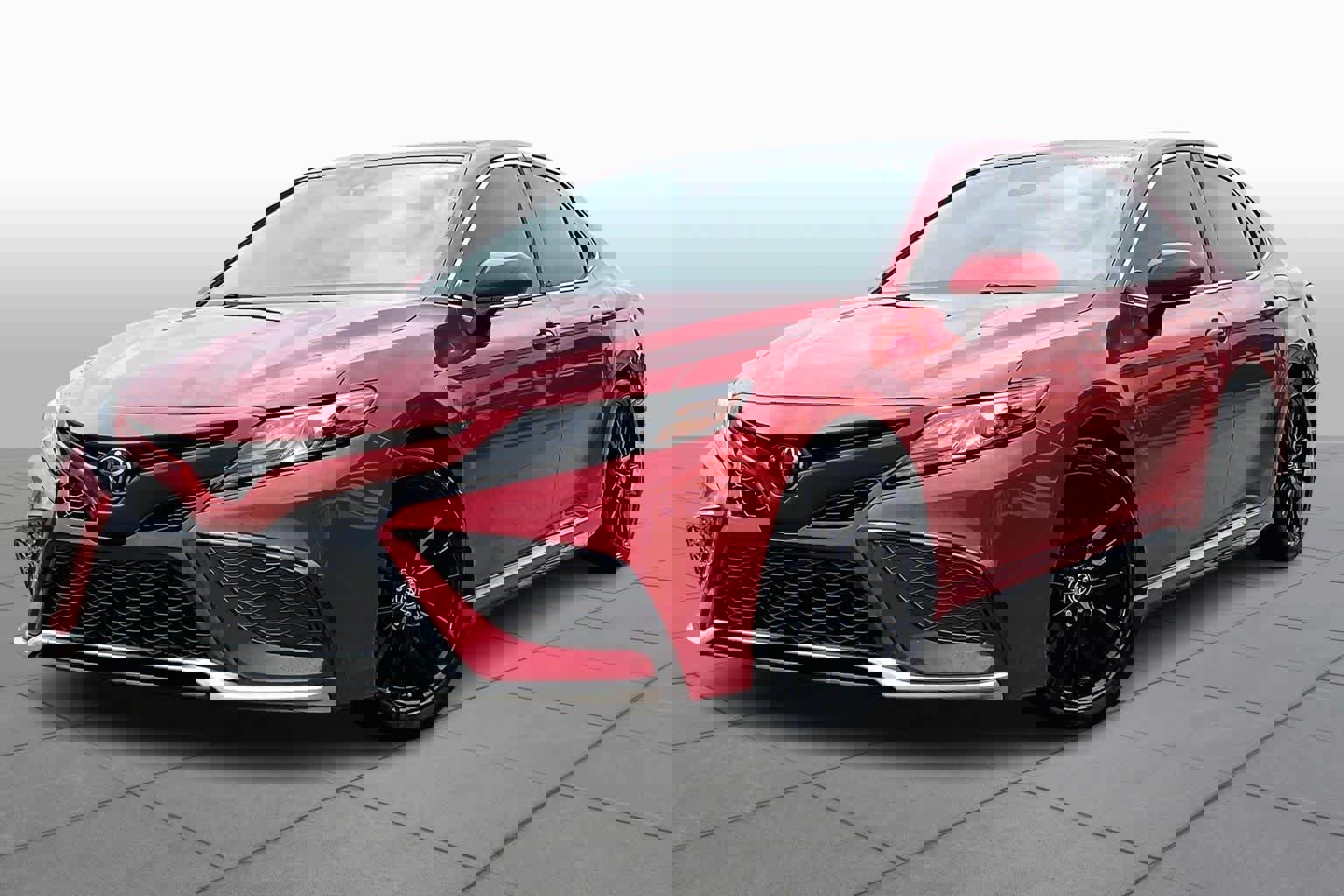 Used 2021 Toyota Camry XSE image 3