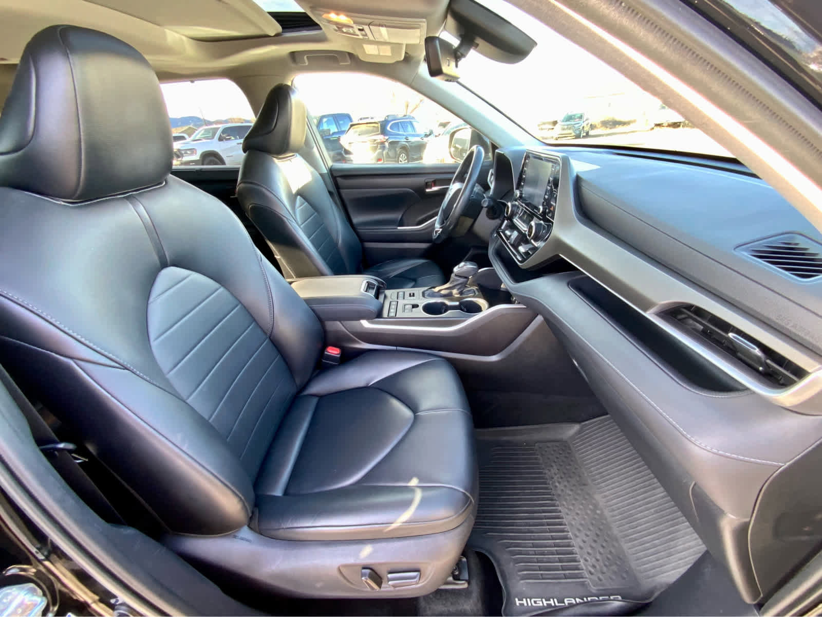 Used 2021 Toyota Highlander XLE image 23