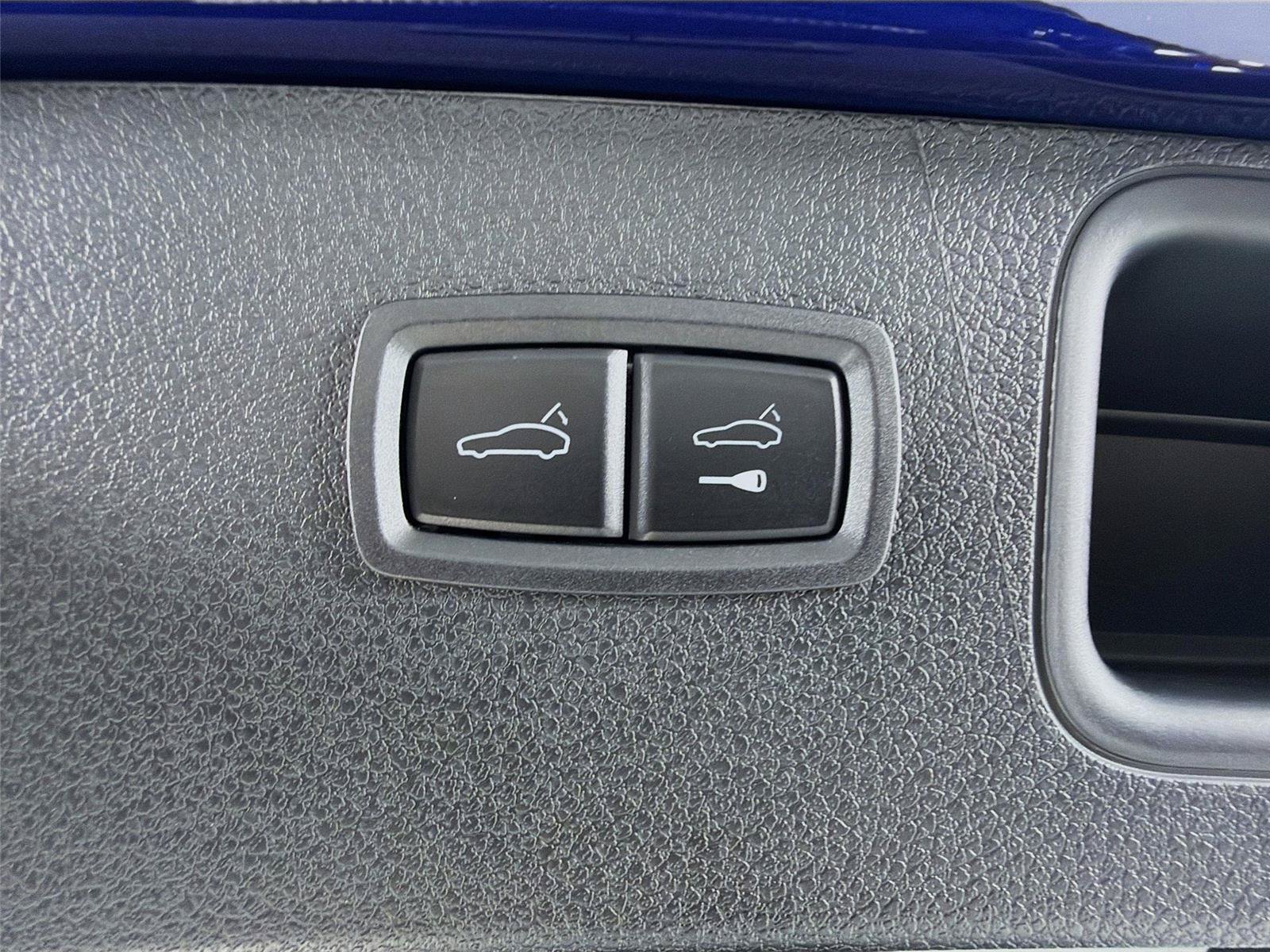 Certified 2026 Porsche Macan Turbo AWD/4WD image 24