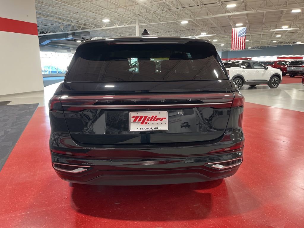 Used 2025 Lincoln Nautilus Reserve image 5