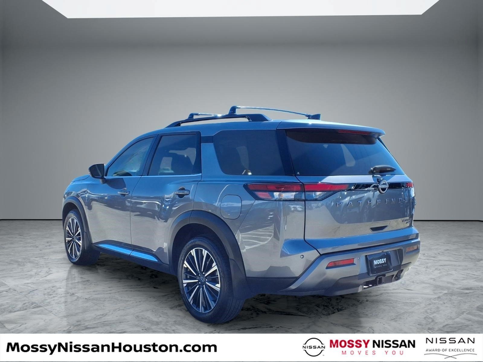 Used 2026 Nissan Pathfinder Platinum AWD/4WD image 2