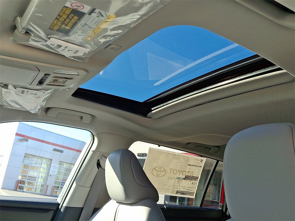 New 2025 Toyota Highlander XLE image 9