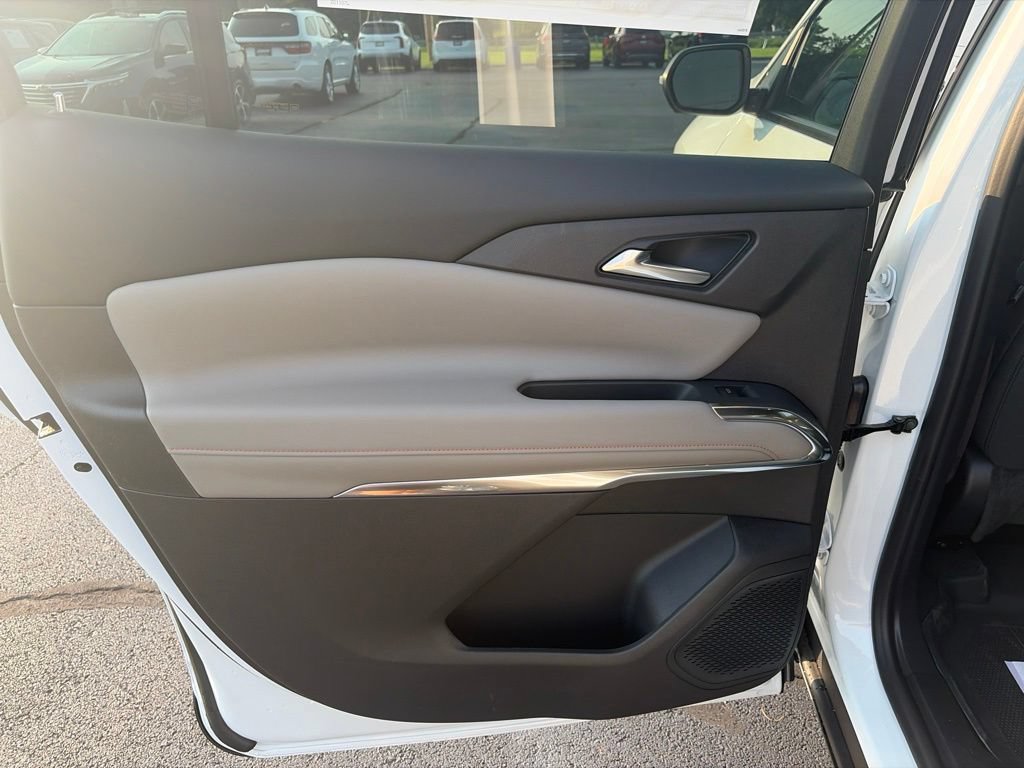 New 2026 Chevrolet Traverse LT w/ Driver Confidence Package AWD/4WD image 31