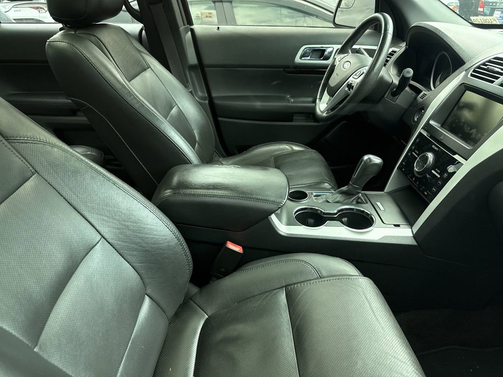 Used 2015 Ford Explorer Limited w/ Equipment Group 301A FWD image 5