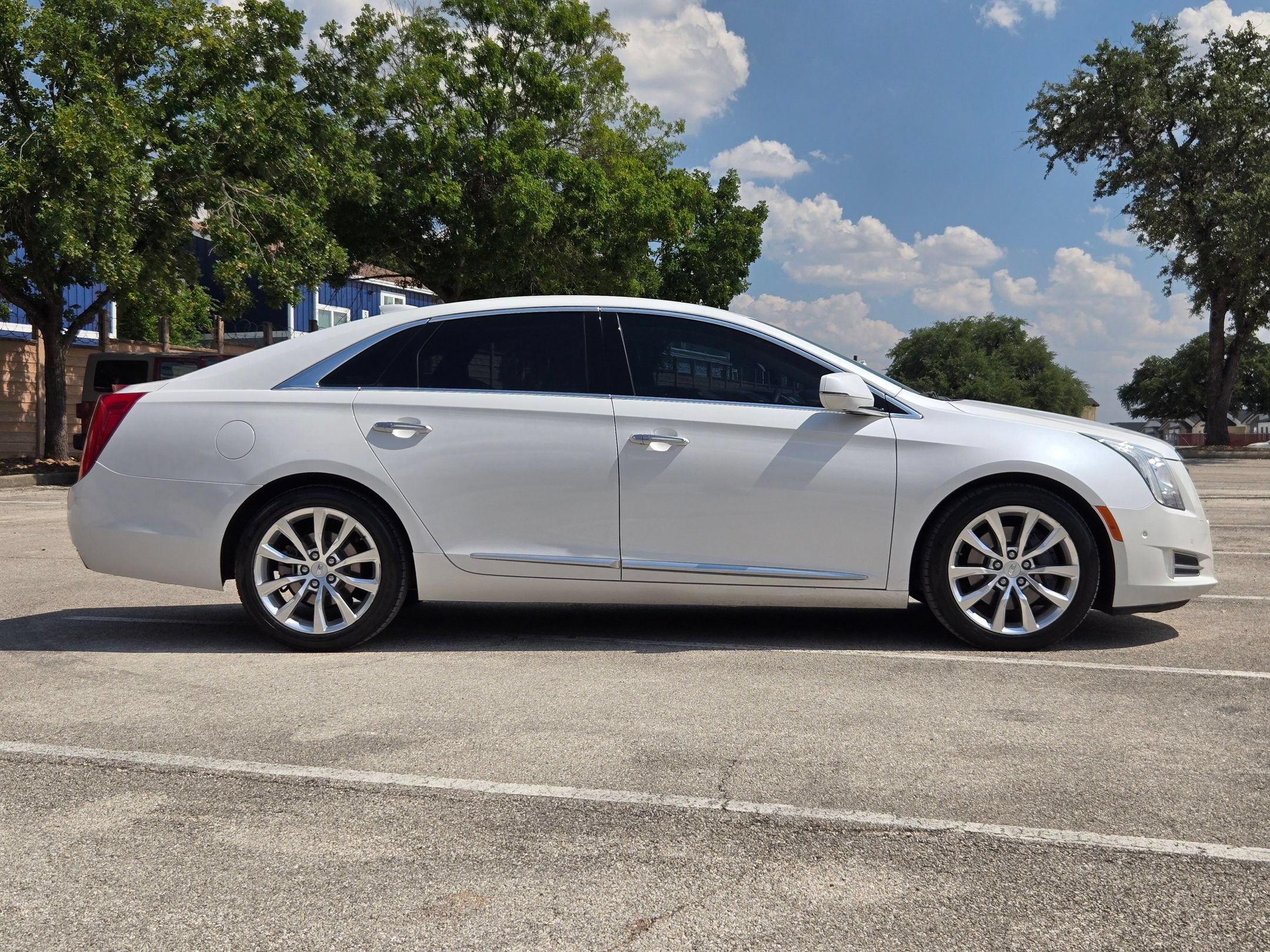 Used 2016 Cadillac XTS Luxury w/ Driver Awareness Package FWD video 2