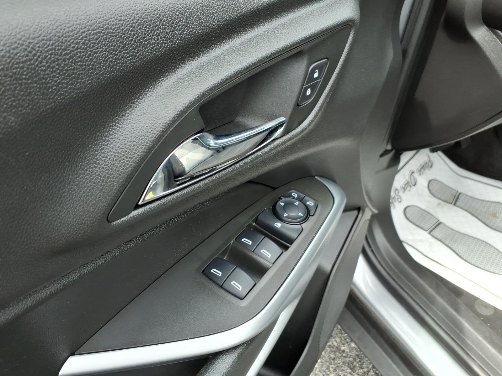 Used 2025 Chevrolet Trax LS w/ LS Convenience Package image 11