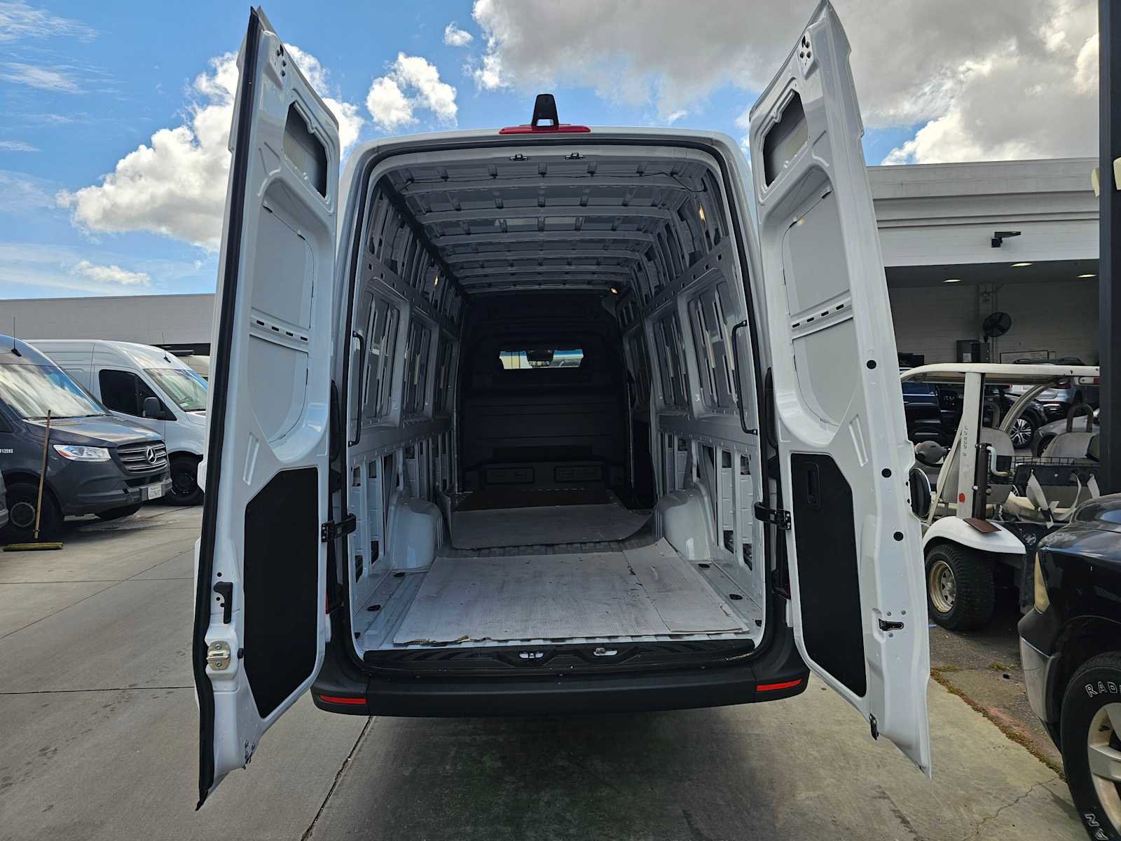 Used 2025 Mercedes-Benz Sprinter 2500 image 16