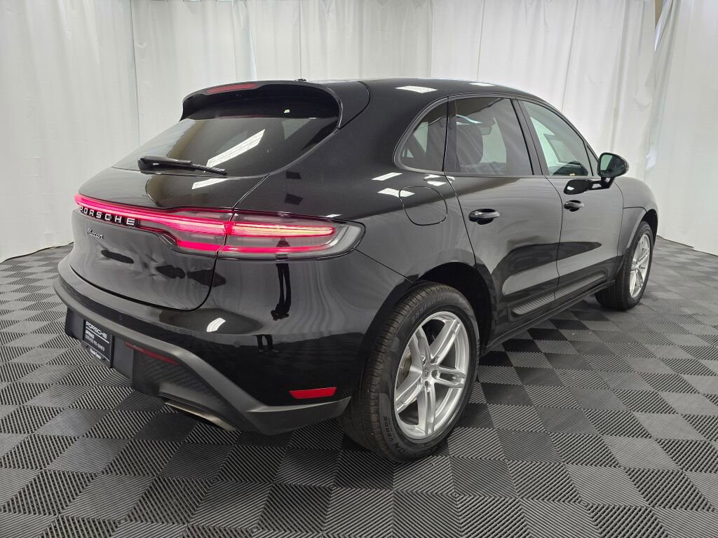 Certified 2024 Porsche Macan image 7