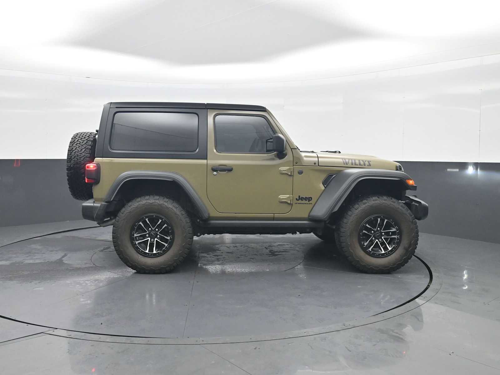 Used 2025 Jeep Wrangler Sport image 9