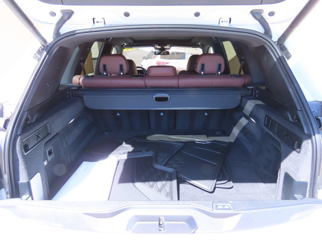 Used 2024 BMW X5 xDrive50e w/ Parking Assistance Package AWD/4WD image 12