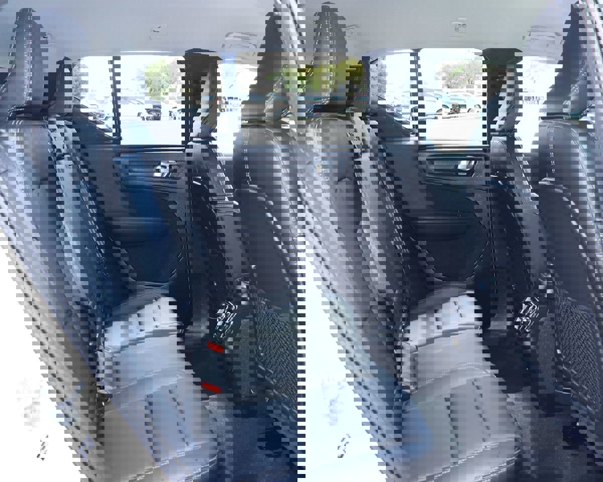 Used 2022 Volvo XC40 T4 Momentum image 21