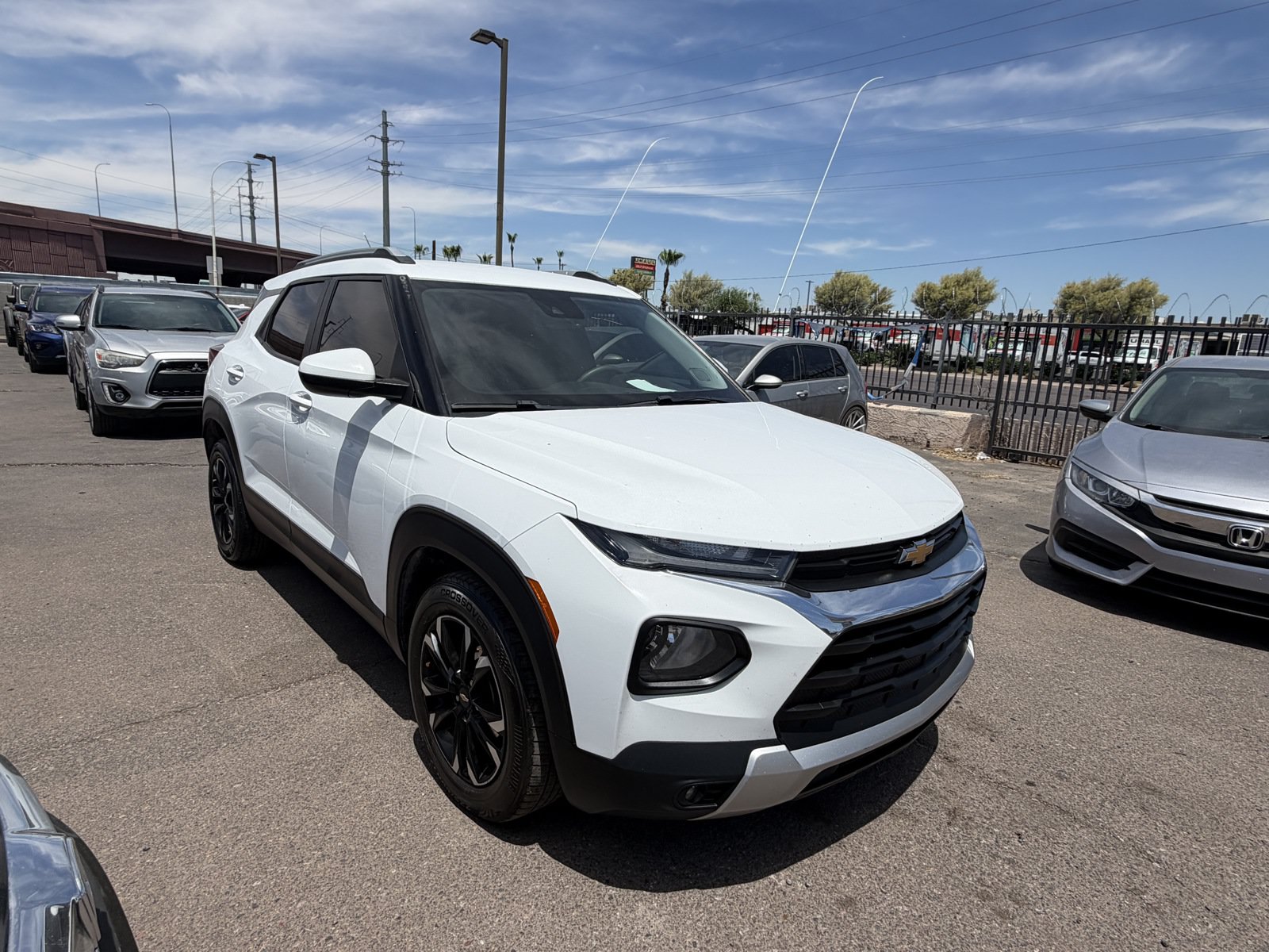 Used 2021 Chevrolet TrailBlazer LT w/ Convenience Package FWD image 3