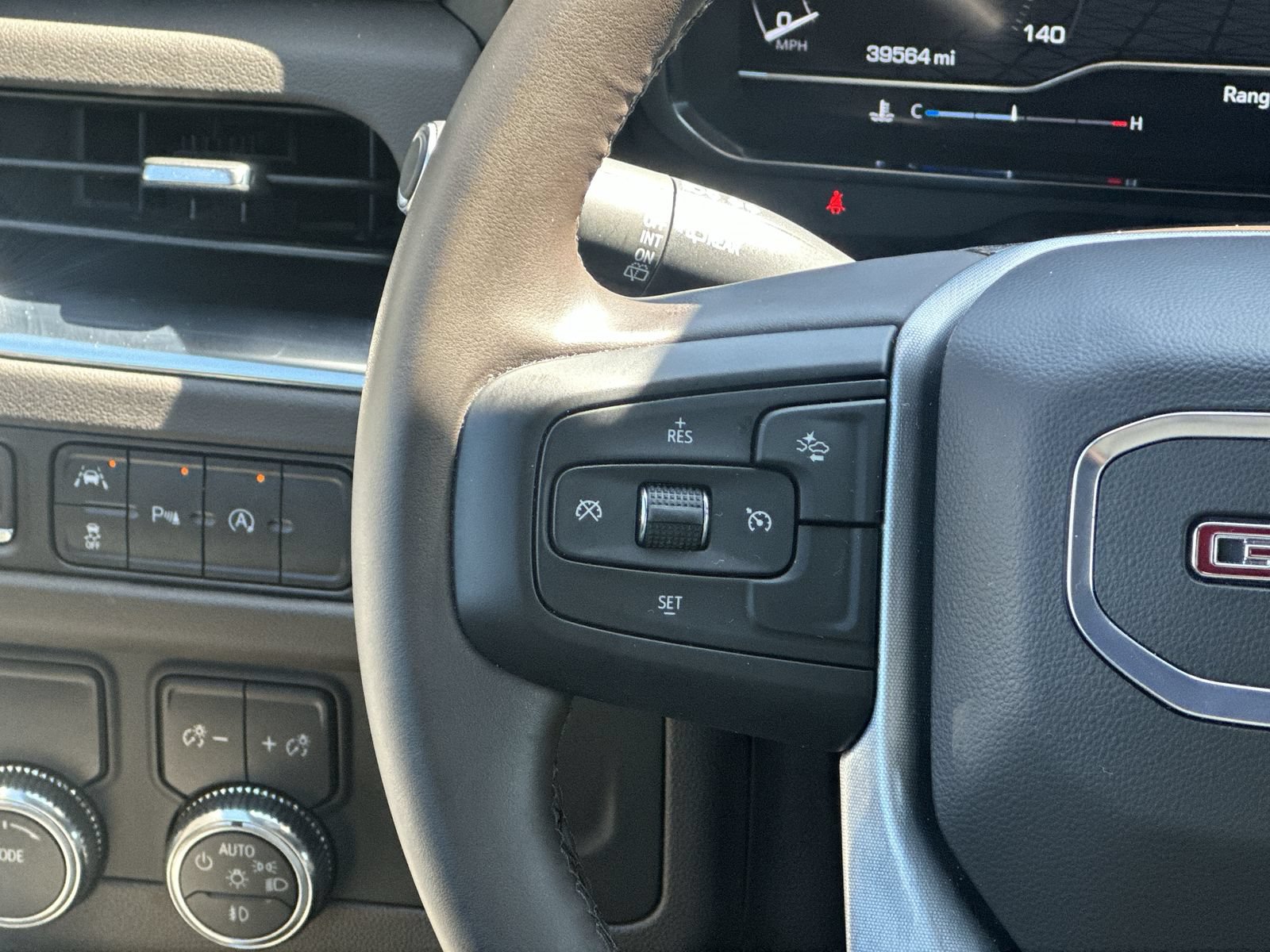 Used 2024 GMC Yukon XL SLT RWD image 20
