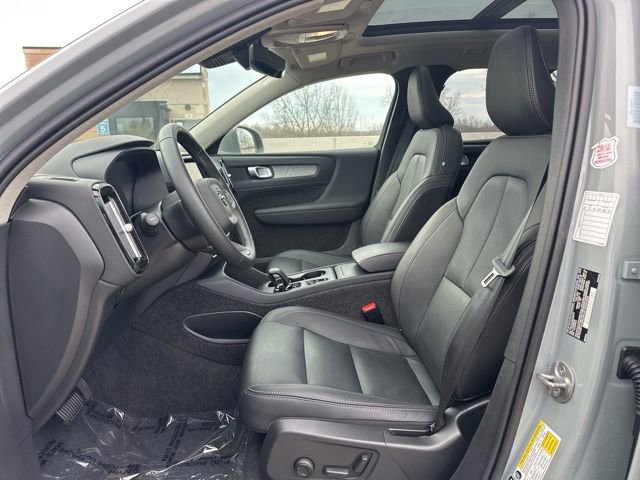 Certified 2025 Volvo XC40 B5 Core image 15