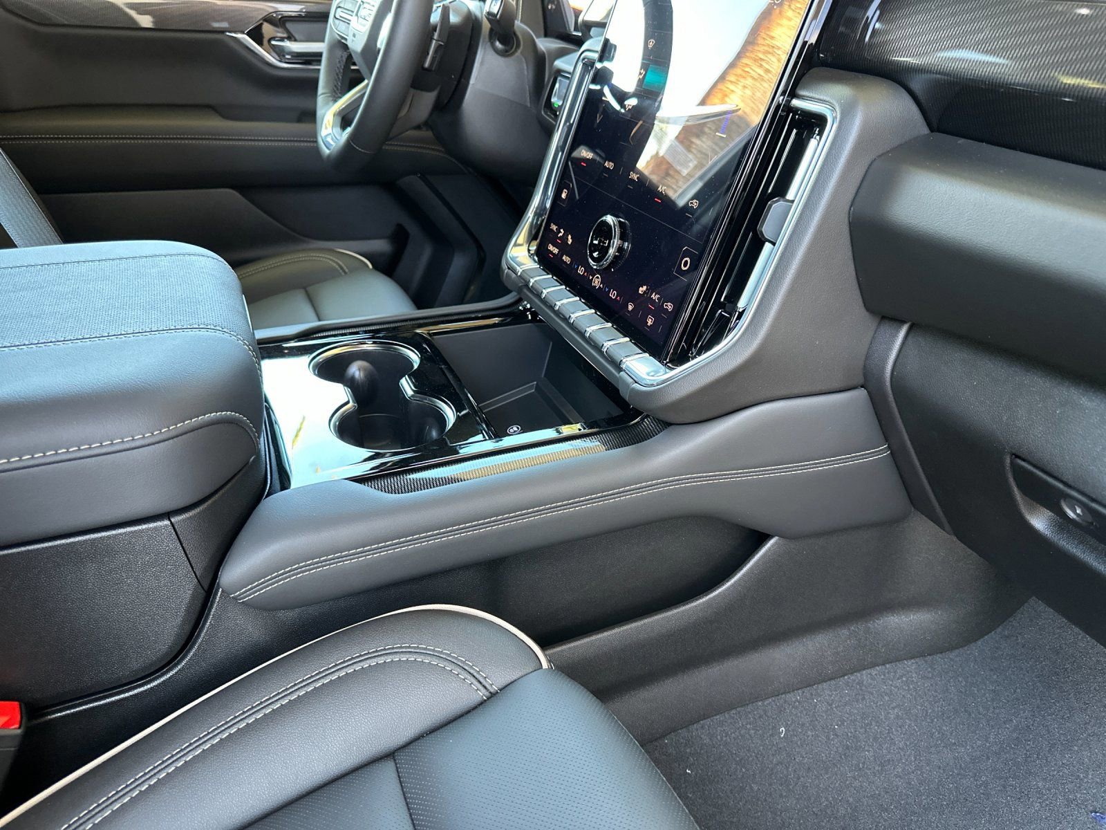 New 2026 GMC Yukon XL Elevation RWD image 17